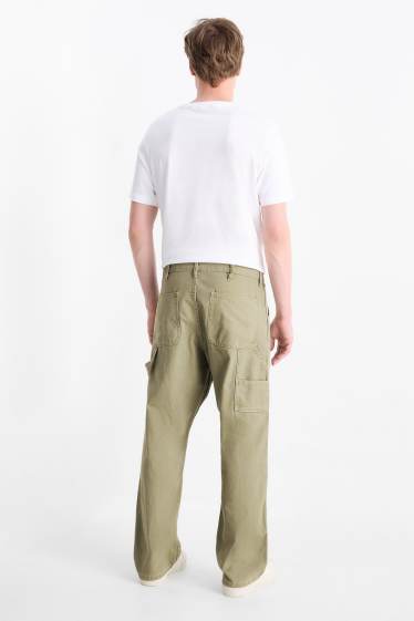 Bărbați - Relaxed jeans - verde deschis