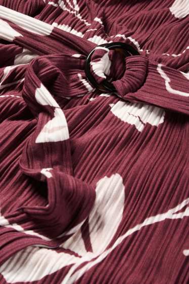 Femei - Rochie petrecută plisată cu curea - cu flori - bordo