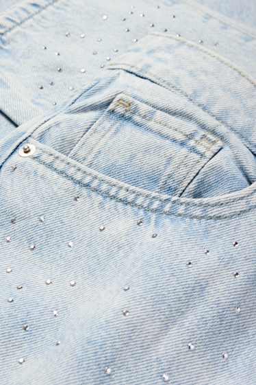 Femei - Mom jeans cu ștrasuri - talie înaltă - denim-albastru deschis