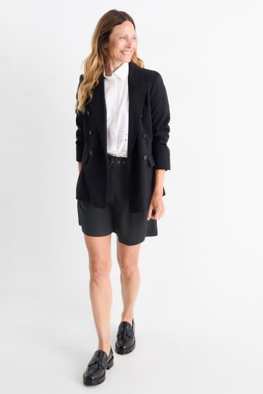 Femei - Pantaloni scurți cu curea - talie înaltă - negru