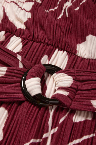 Femei - Rochie petrecută plisată cu curea - cu flori - bordo