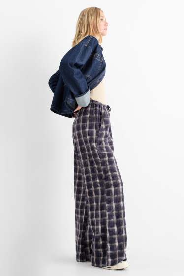 Femei - Pantaloni de stofă - talie medie - wide leg - în carouri - albastru închis