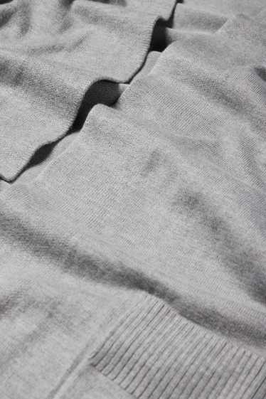 Femei - Cardigan tricotat lung - gri deschis