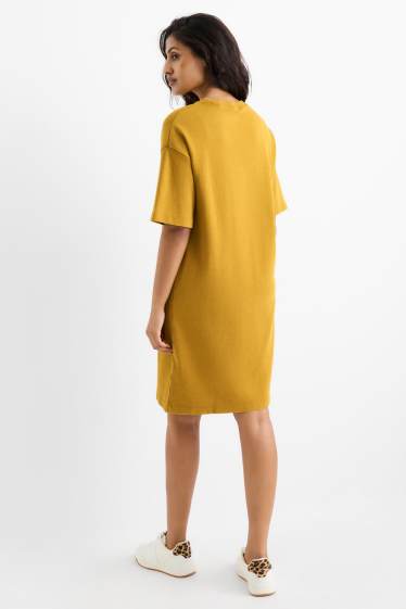 Femei - Rochie-tricou - galben muștar