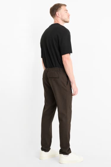 Bărbați - Chino - tapered fit - structurat - maro închis