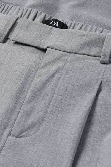 Femei - Pantaloni office - talie medie - relaxed fit - dungi fine - gri