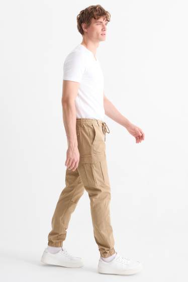 Bărbați - Pantaloni cargo - tapered fit - taupe