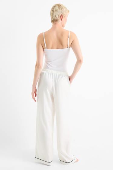 Femei - Pantaloni de pijama din satin - alb