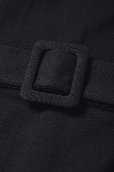 Femei - Rochie-tricou cu curea - negru