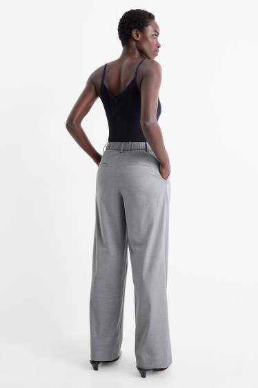 Femei - Pantaloni office - talie medie - relaxed fit - dungi fine - gri