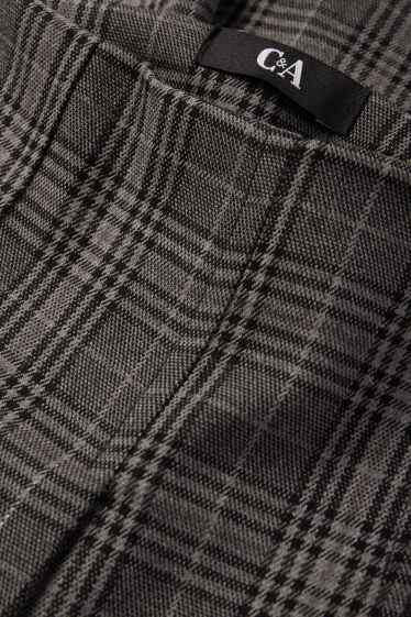Femei - Fustă-pantalon scurtă - în carouri - gri închis