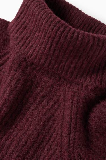Femei - Pulover cu guler rulat - reiat - bordo