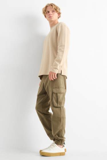 Bărbați - Pantaloni cargo - tapered fit - LYCRA® - verde