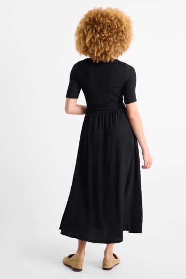 Dámské - Šaty fit & flare s páskem - strukturované - černá