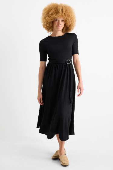 Dámské - Šaty fit & flare s páskem - strukturované - černá