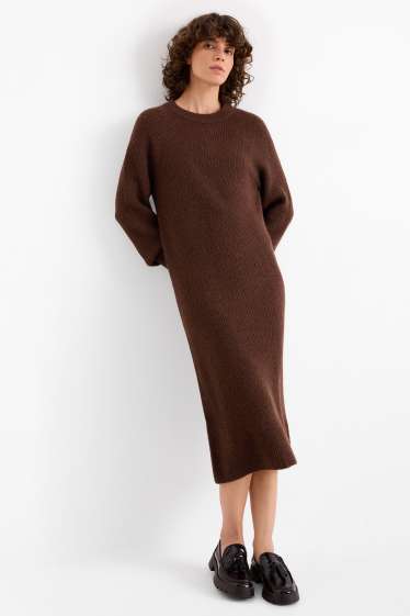 Femei - Rochie tricotată - reiată - maro închis