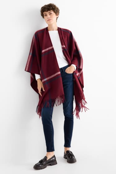 Femei - Poncho cu franjuri - în carouri - bordo