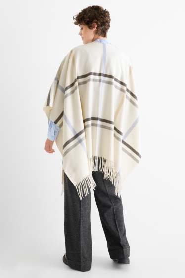 Femei - Poncho cu franjuri - în carouri - alb-crem