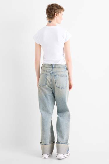 Femei - Baggy jeans - talie medie - denim-albastru deschis