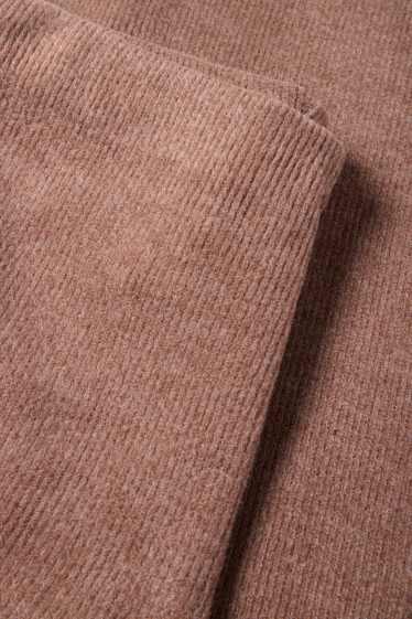 Femei - Pantaloni de trening din tricot - reiați - maro