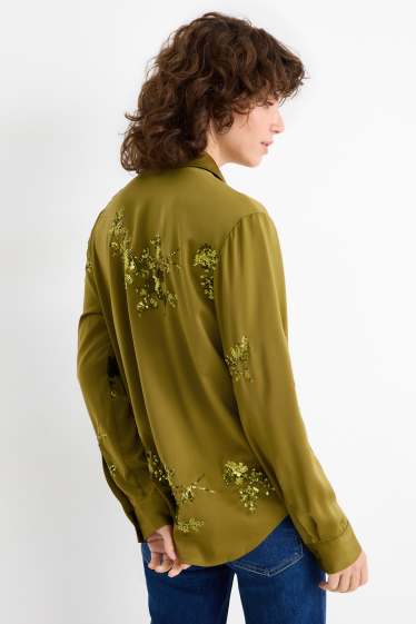 Femei - Bluză din satin - aspect lucios - cu flori - verde