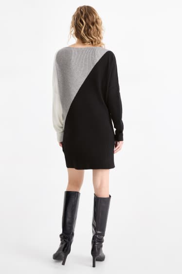 Femei - Rochie tricotată - reiată - negru / gri