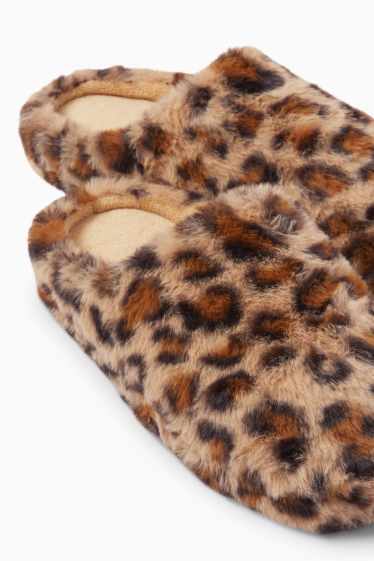 Femei - Papuci de casă din blană artificială - imprimeu de leopard - maro