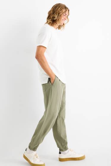 Bărbați - Pantaloni - loose fit - verde