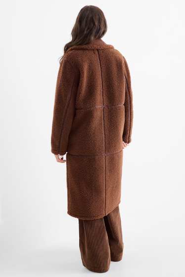 Femei - Palton din piele shearling sintetică - imitație de piele - maro