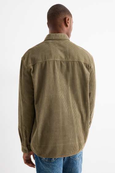 Bărbați - Cămașă din catifea reiată - relaxed fit - guler Kent - verde