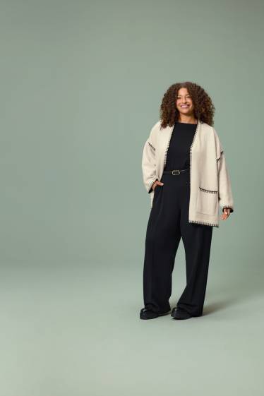 Femei - Cardigan tricotat lung - bej deschis