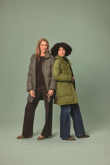 Dámské - Prošívaný kabát s kapucí - z vodoodpudivého materiálu - hnědá