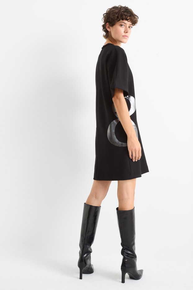 Femei - Rochie-tricou - negru