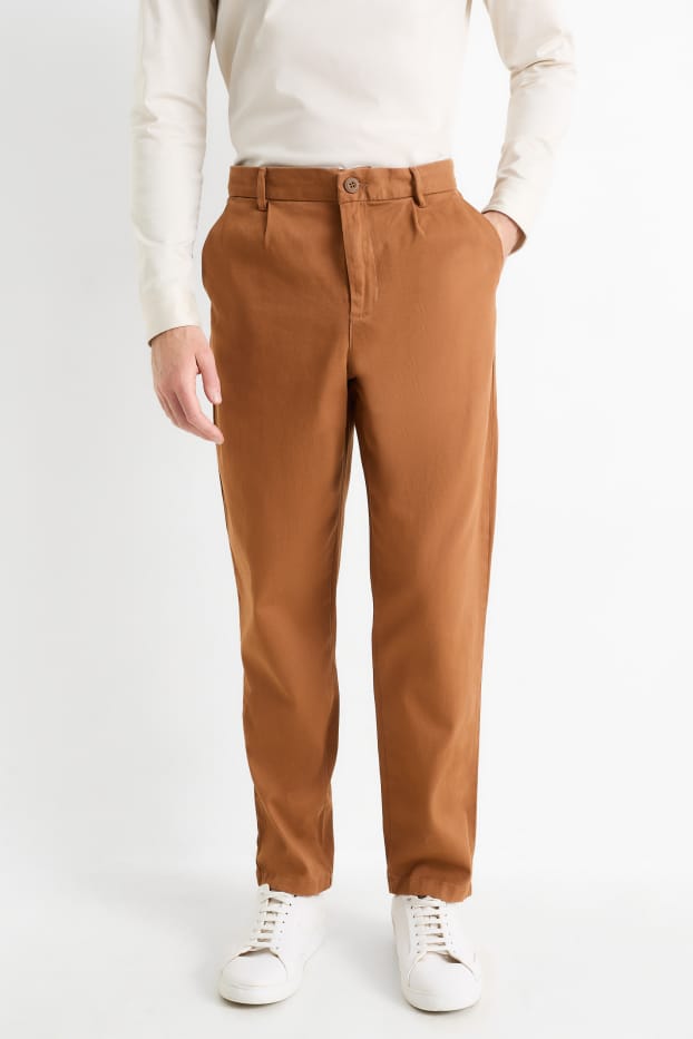 Bărbați - Chino - tapered fit - maro