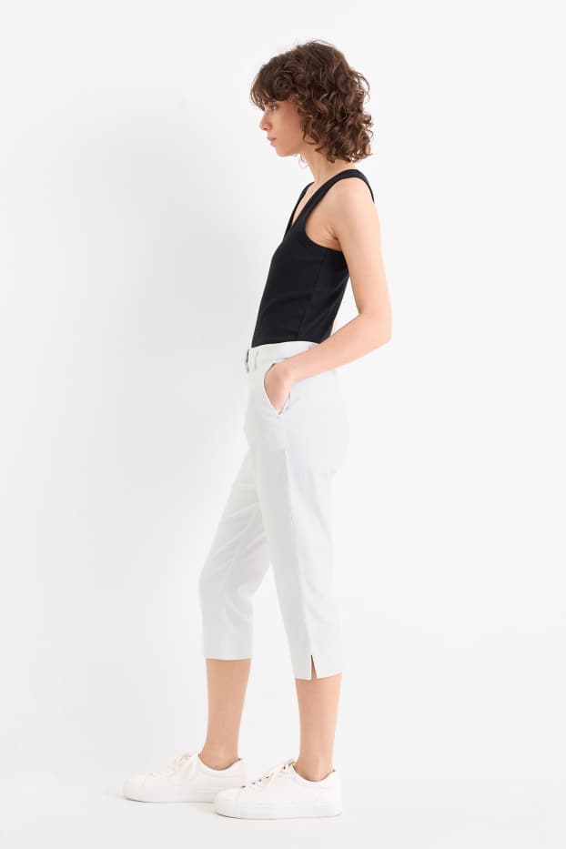 Femei - Pantaloni capri - talie medie - slim fit - alb