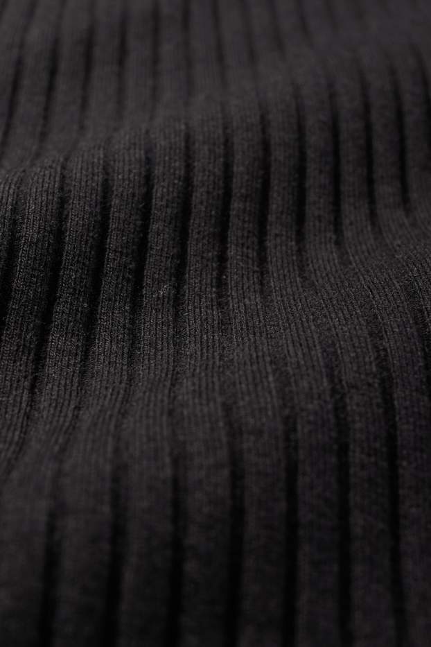 Femei - Fustă din tricot - reiată - negru