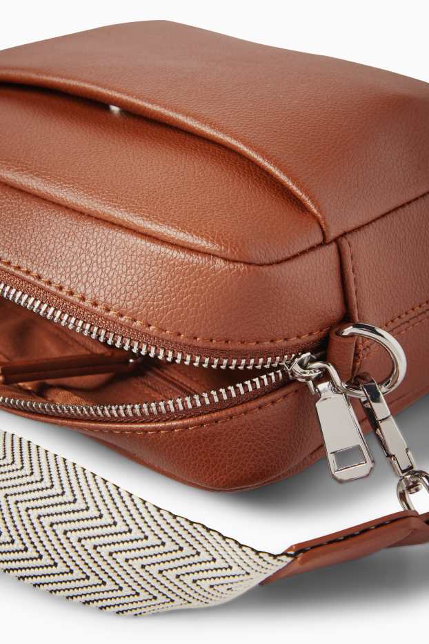 Femei - Geantă de umăr cu curea detașabilă - imitație de piele - maro