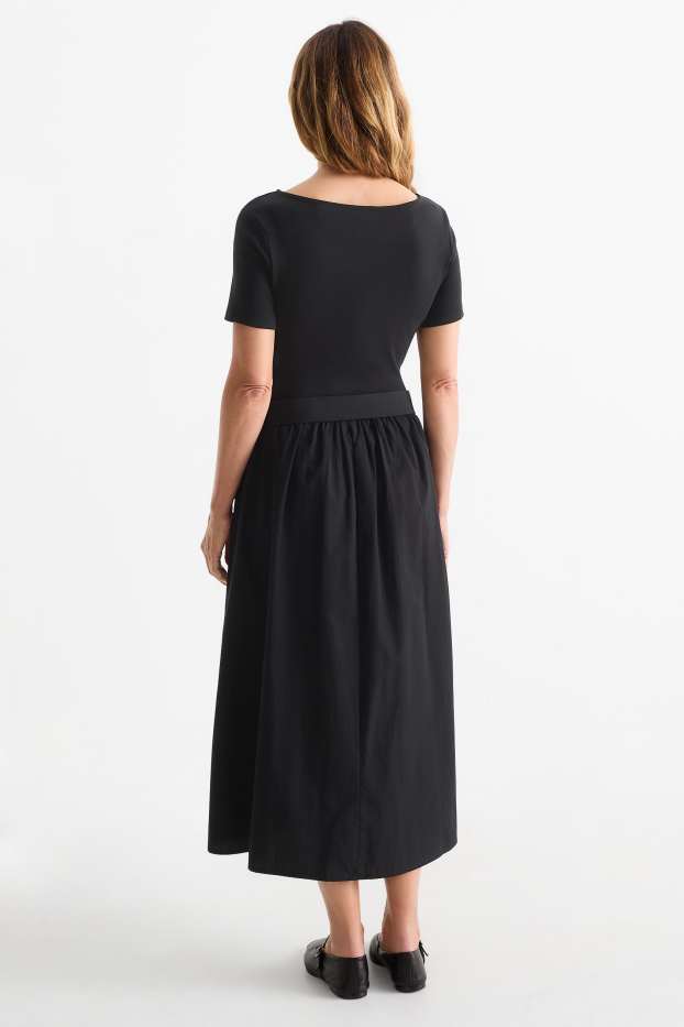 Femei - Rochie fit & flare cu curea - negru