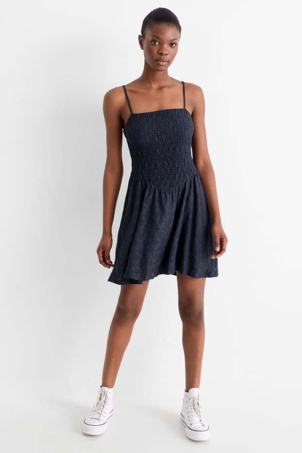 Femei - Rochie fit & flare - broderie englezească - cu fronseuri - albastru închis