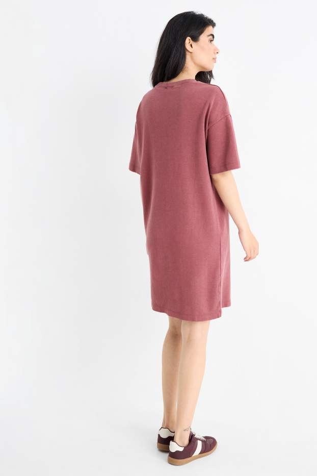 Femei - Rochie-tricou - roz închis