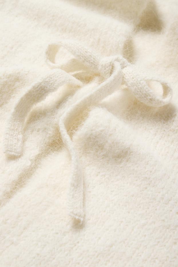 Femei - Vestă tricotată - reiată - alb-crem