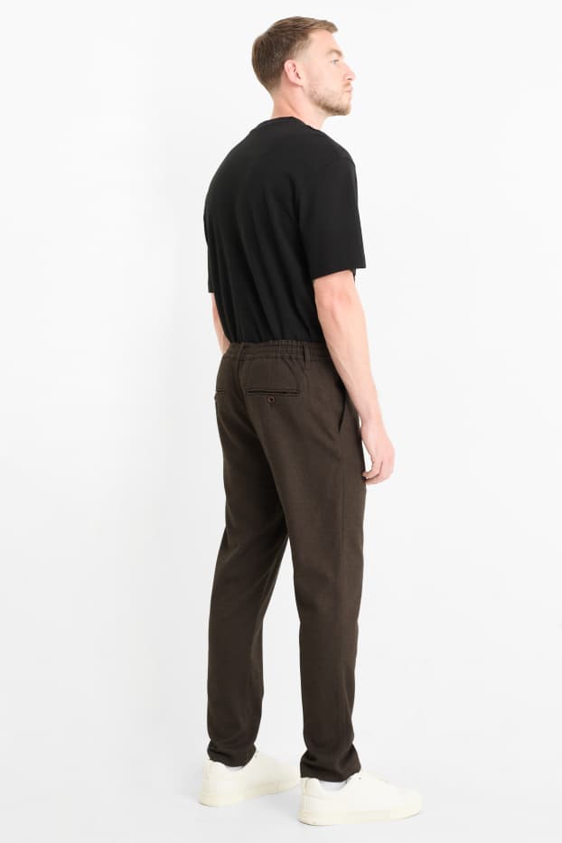 Bărbați - Chino - tapered fit - structurat - maro închis