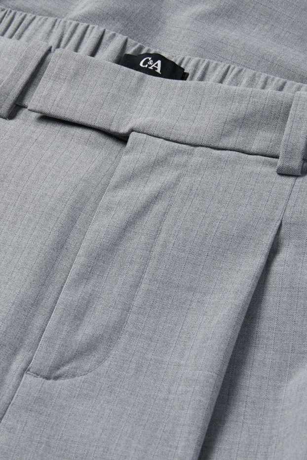 Femei - Pantaloni office - talie medie - relaxed fit - dungi fine - gri