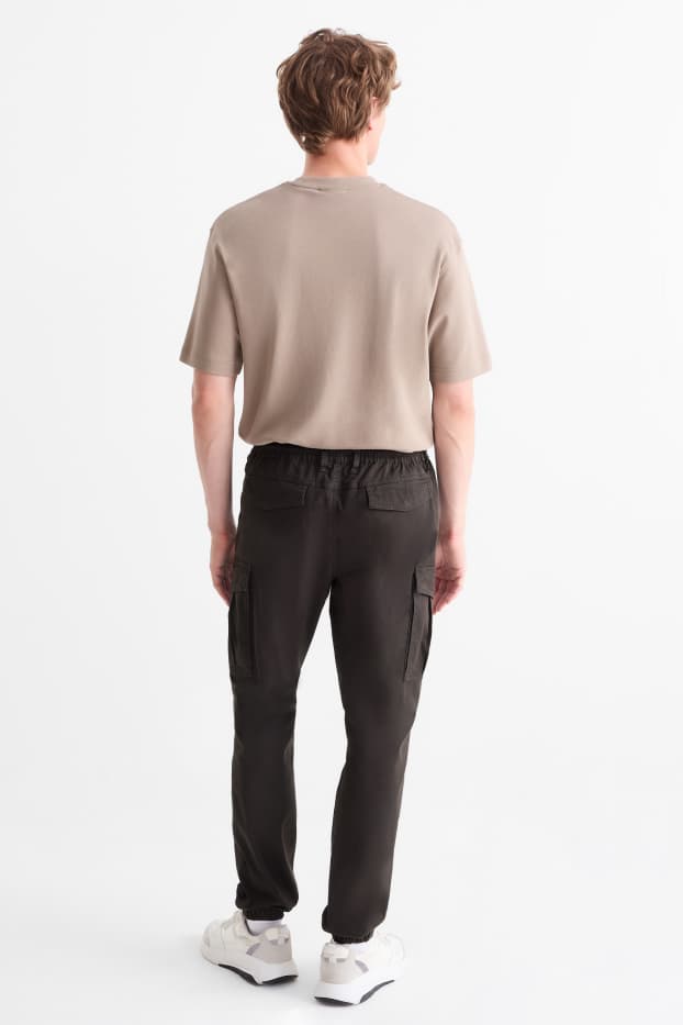 Bărbați - Pantaloni cargo - tapered fit - negru