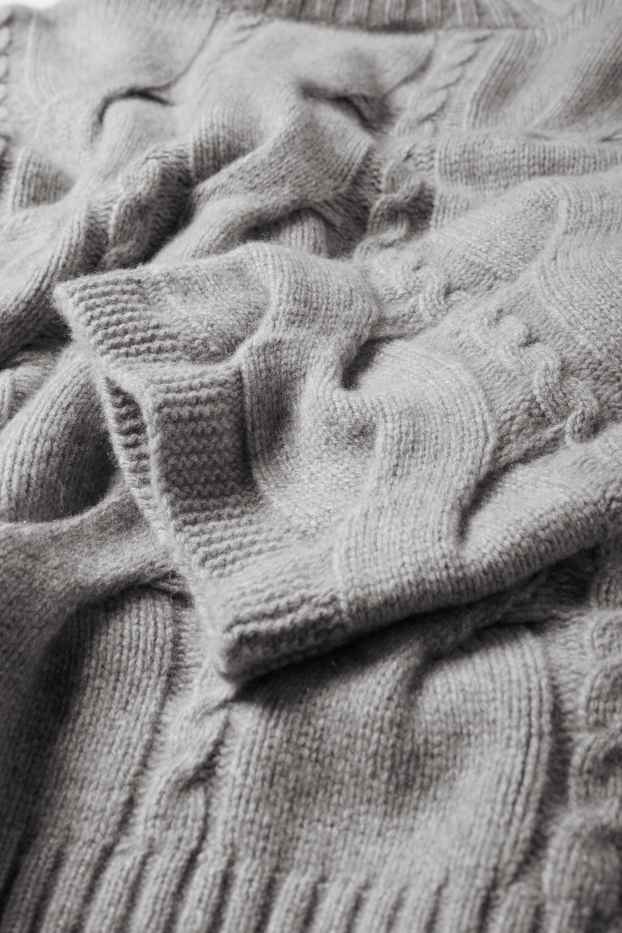 Women - Cashmere turtleneck jumper - cable knit pattern - gray