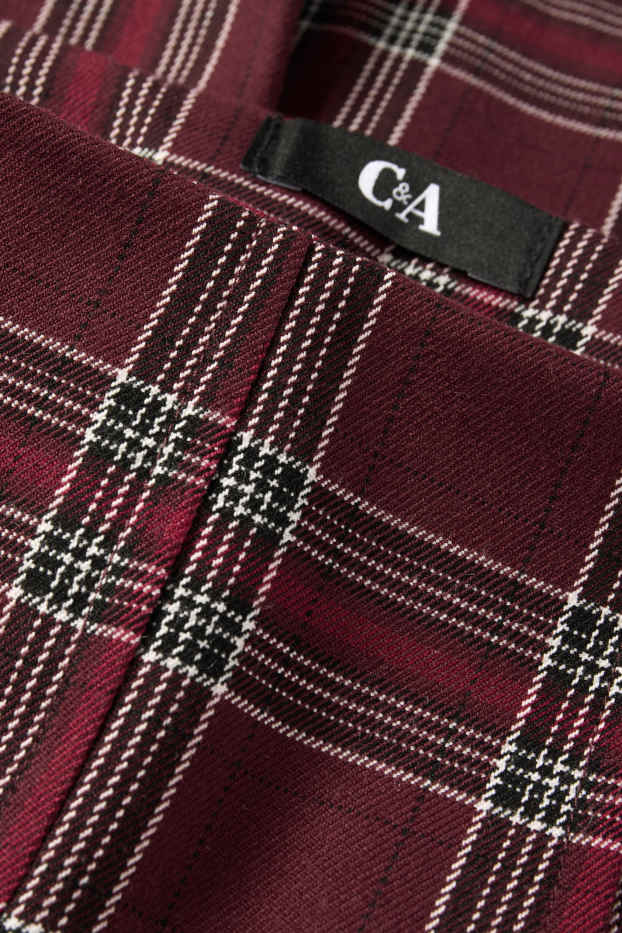 Femei - Fustă-pantalon scurtă - în carouri - bordo