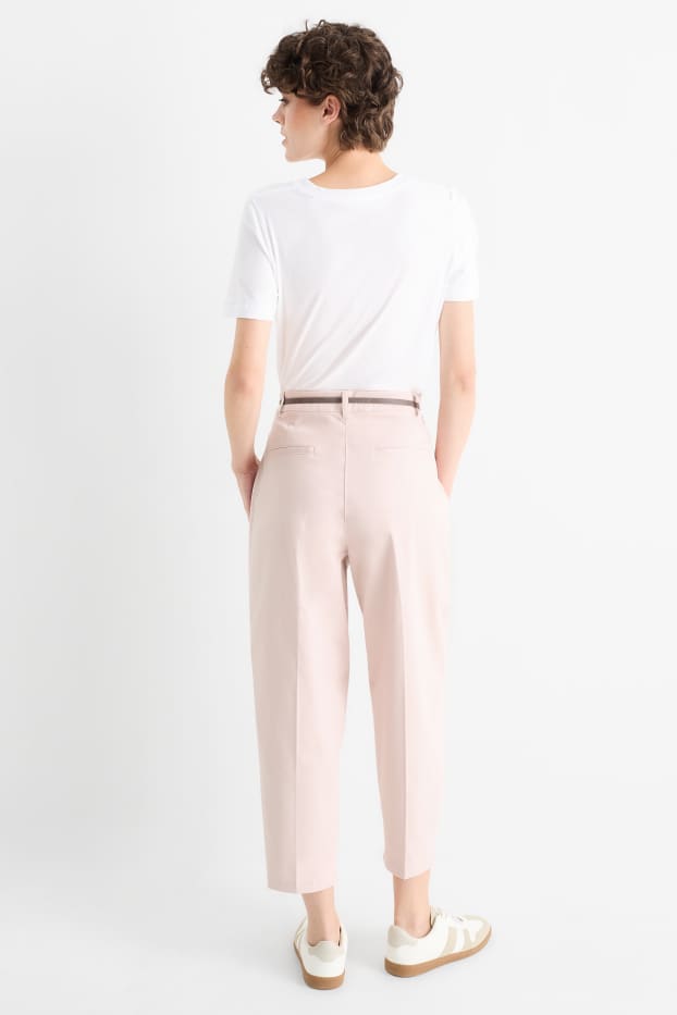 Femei - Pantaloni de stofă cu curea - talie înaltă - barrel leg - roz deschis