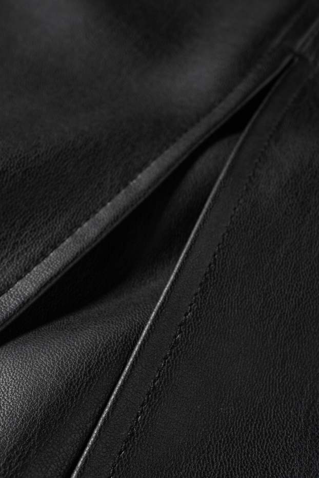 Femei - Fustă-pantalon scurtă - imitație de piele - negru