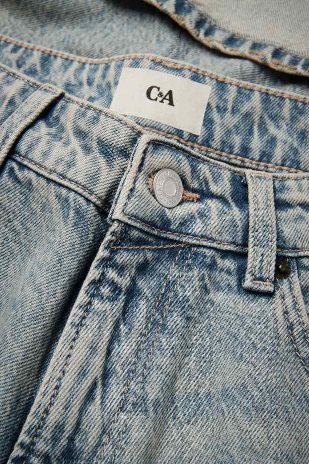 Femei - Baggy jeans - talie medie - denim-albastru deschis