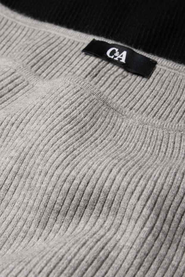 Femei - Rochie tricotată - reiată - negru / gri